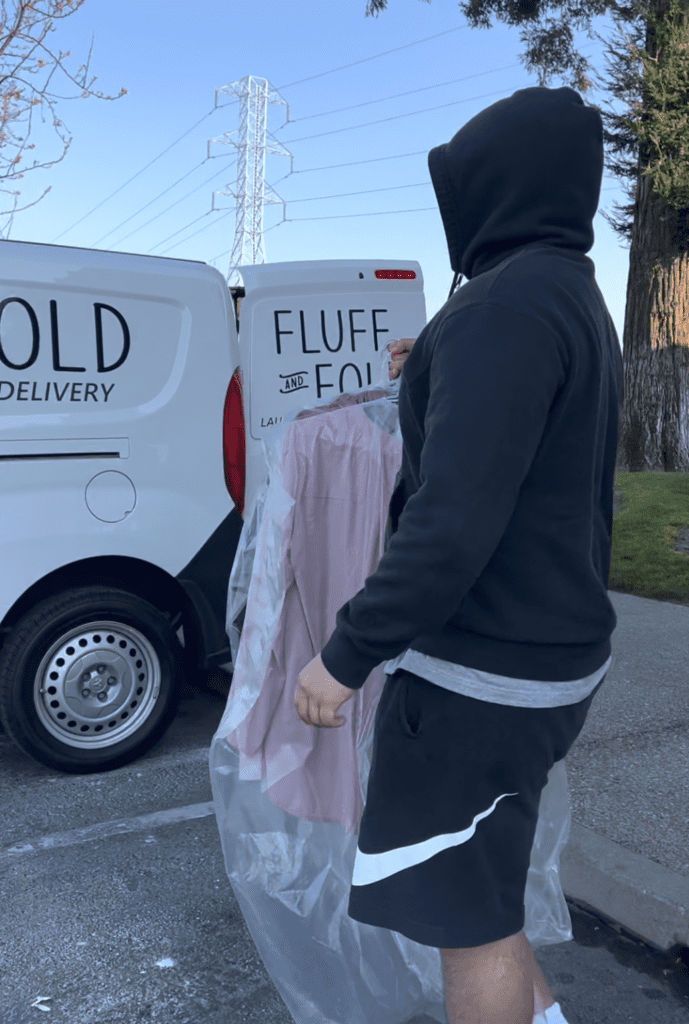 How Pickup and Delivery Laundry Services Save You Time and Stress